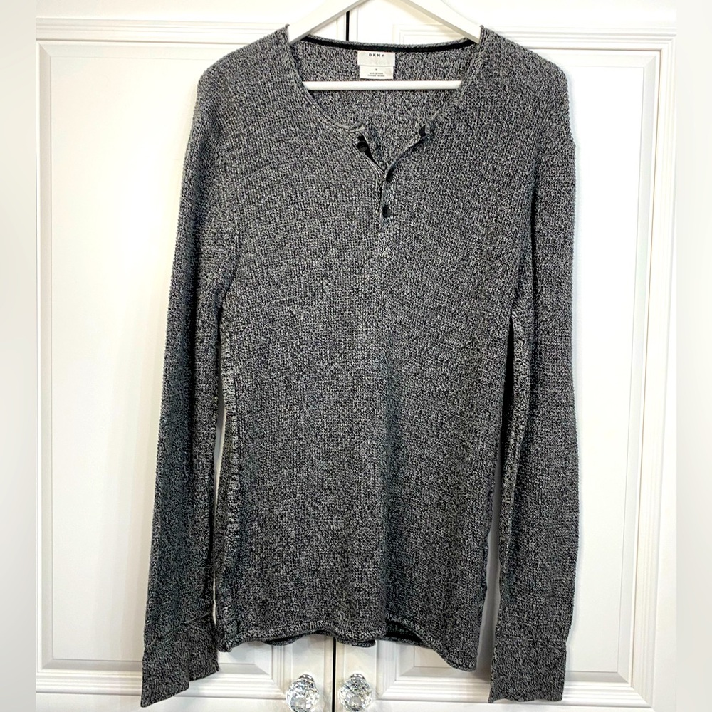 EUC MEN’s DKNY  Size Medium Mock Neck Grey Sweater 3 Buttons Shirt Top